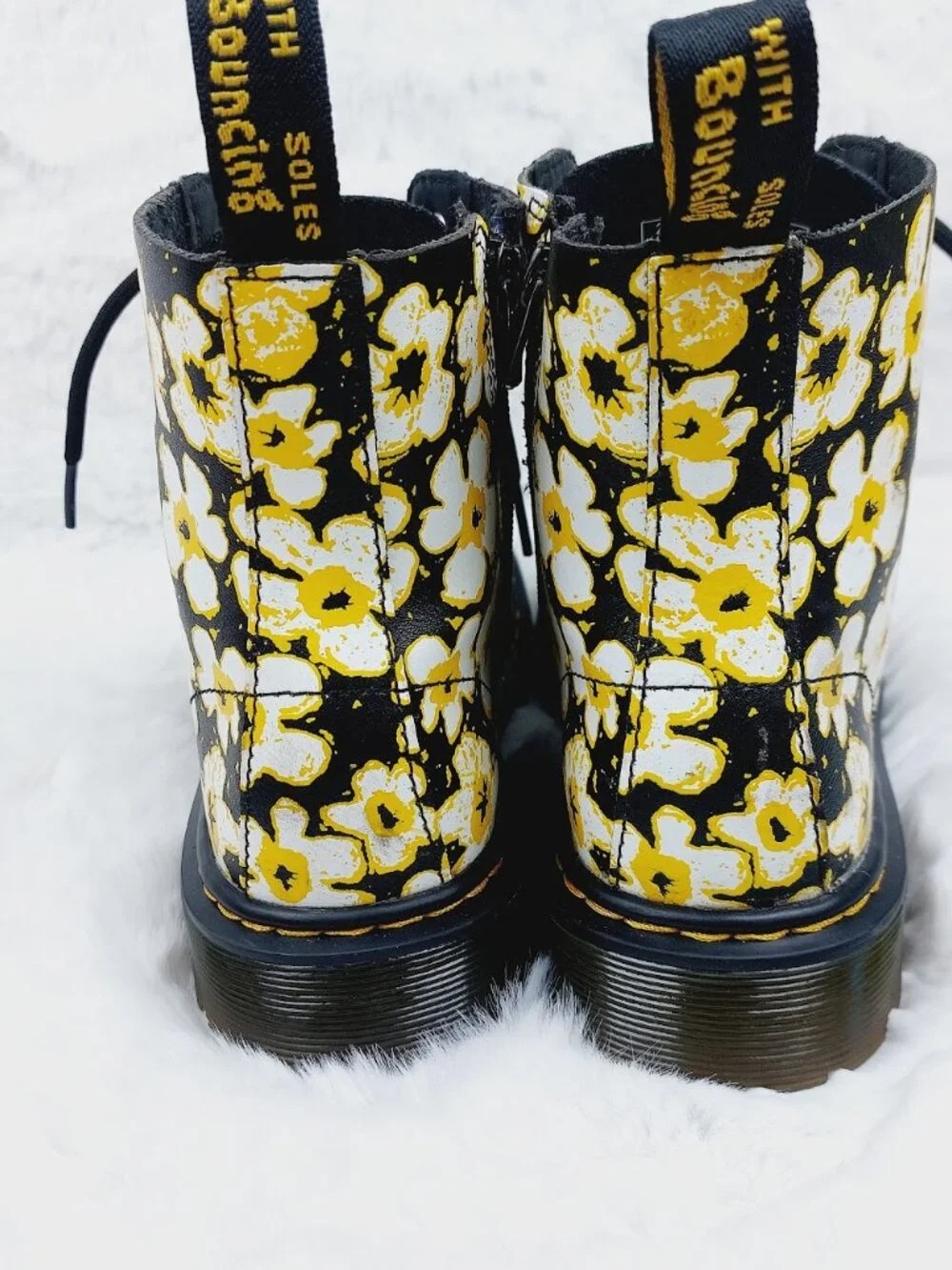 Dr. Martens Girls Black Yellow 1460 Pansy Patent Leather Lace Up Boots Size US 3